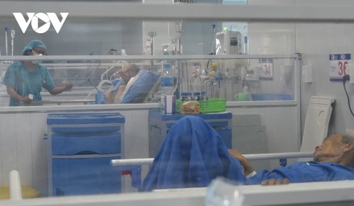 Vietnam bestätigt 1.550 neue COVID-19-Infizierte am Montag - ảnh 1