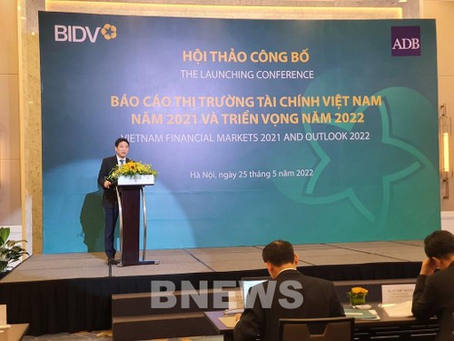 Veröffentlichung des Berichts über “Vietnamesischen Finanzmarkt 2021 und Perspektive  2022” - ảnh 1
