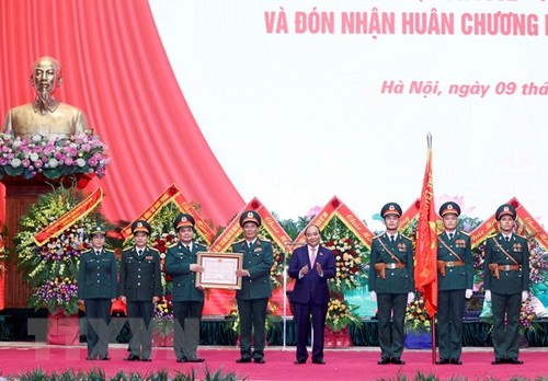 Staatspräsident Nguyen Xuan Phuc nimmt an Feier zum 40. Jahrestag der Gründung der militärischen Division 11 teil - ảnh 1