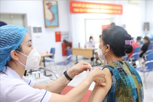 In Vietnam sind am Montag mehr als 1.600 neue COVID-19-Infizierte registriert worden - ảnh 1