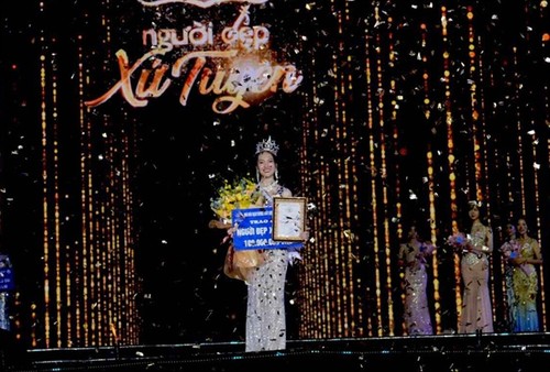 Vu Phuong Thao gewinnt Schönheitswettbewerb der Tuyen-Region 2022 - ảnh 1