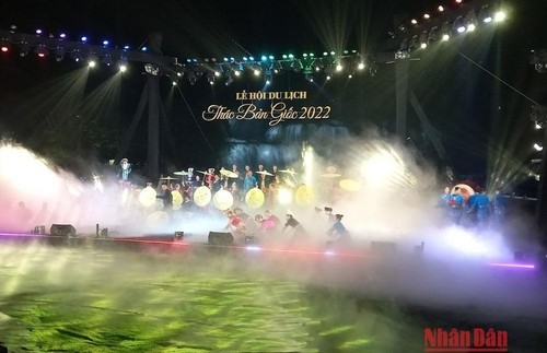 Eröffnung des Tourismus-Festivals am Wasserfall Ban Gioc 2022 - ảnh 1