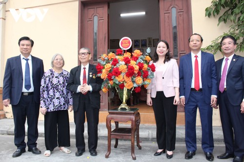 Aktivitäten zu Ehren des vietnamesischen Lehrers - ảnh 1