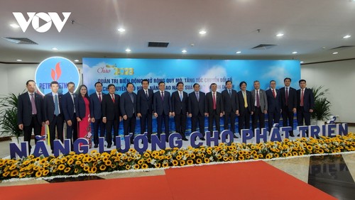 Premierminister Pham Minh Chinh nimmt an Bewertungskonferenz des vietnamesischen Erdölkonzerns teil - ảnh 1
