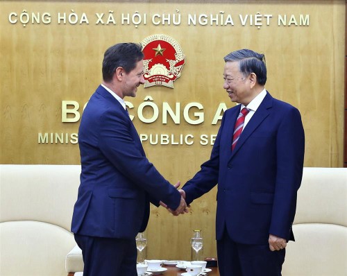 Polizeiminister To Lam empfängt den ungarischen Botschafter in Vietnam - ảnh 1