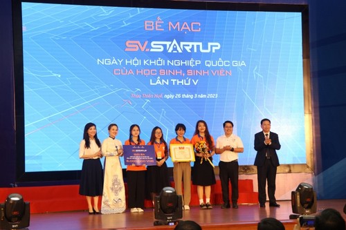 80 Preise an Schüler und Studenten am nationalen Startup-Tag - ảnh 1