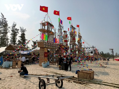 Tourismus-Saison am Meer in Da Nang 2023 - ảnh 1