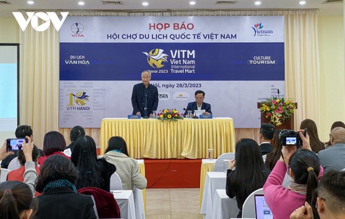 Vorstellung des traditionellen Kulturtourismus Vietnams in der Tourismusmesse in Hanoi 2023 - ảnh 1