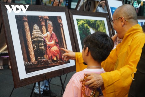 Fotoausstellung “Buddhismus und Frieden” - ảnh 1