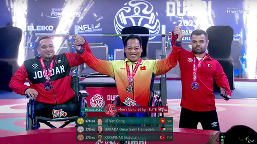 Gewichtheber Le Van Cong gewinnt Goldmedaille - ảnh 1