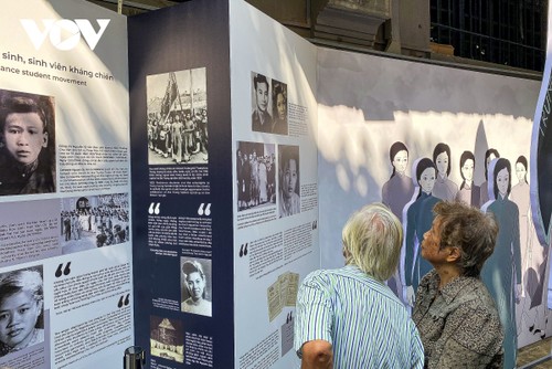 Fotoausstellung zum Jahrestag der Befreiung Hanois - ảnh 1