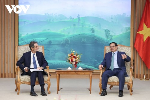 Premierminister Pham Minh Chinh empfängt Präsident der Lombardei, Attilio Fontana  - ảnh 1