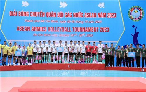 Vietnam gewinnt den Meistertitel des Männer-Volleyball-Turniers der Armeen der ASEAN-Staaten 2023 - ảnh 1