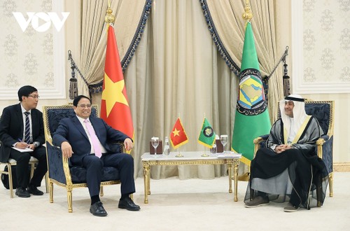 Premierminister Pham Minh Chinh besucht Hauptquartier des Golfkooperationsrates  - ảnh 1