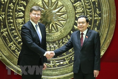 Vize-Parlamentspräsident Tran Thanh Man trifft Vizepräsident der Europäischen Kommission Valdis Dombrovski - ảnh 1