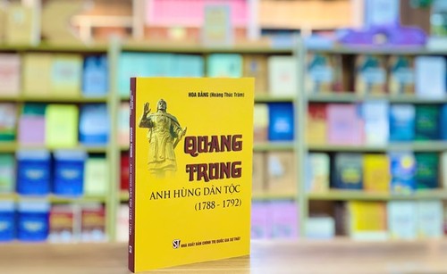 Herausgabe des Buches über den „bescheidenen Helden” Quang Trung-Nguyen Hue - ảnh 1