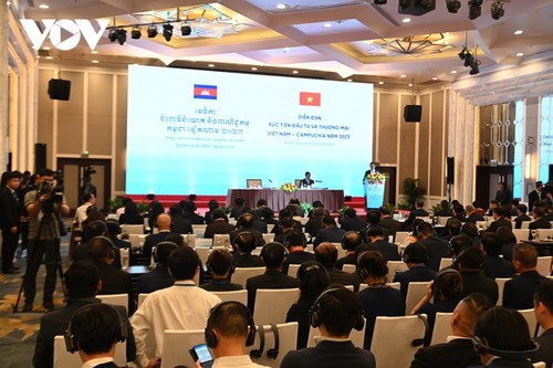 Pham Minh Chinh und Hun Manet nehmen an Vietnam-Kambodscha-Forum zur Investitionsförderung teil - ảnh 1