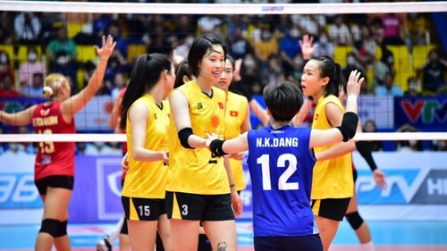 Die vietnamesische Volleyballnationalmannschaft der Frauen verliert gegen Dentil Praia aus Brasilien - ảnh 1
