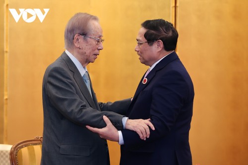 Premierminister Pham Minh Chinh trifft ehemaligen Premierminister Japans Fukuda Yasuo - ảnh 1