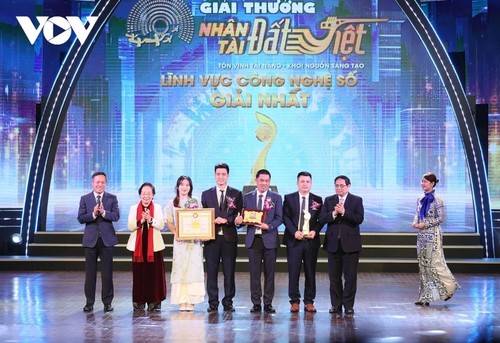 Premierminister Pham Minh Chinh nimmt an Preisverleihung für vietnamesische Talente teil - ảnh 1