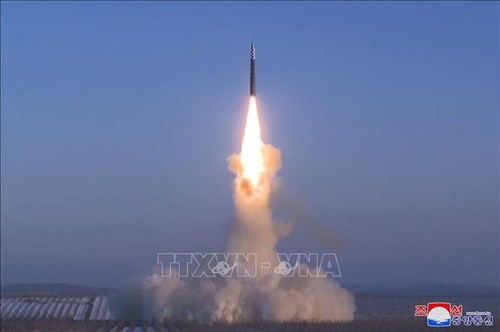 Die USA, Japan und Südkorea verurteilen in einer gemeinsamen Erklärung Raketenstarts Nordkoreas - ảnh 1