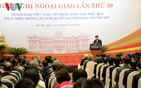 베트남 외교와 기업이 어려움 극복과 통합에 동참 - ảnh 1