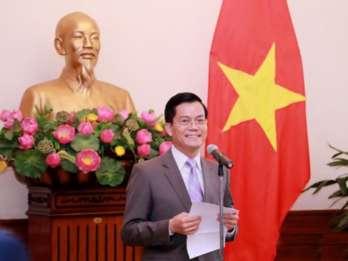 베트남 외교와 기업이 어려움 극복과 통합에 동참 - ảnh 2
