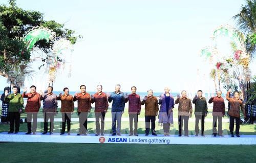 세계은행 – 국제통화기금 연례회의에 츠음하여 Nguyen Xuan Phuc 총리 및 아세안 지도자 만남 - ảnh 1