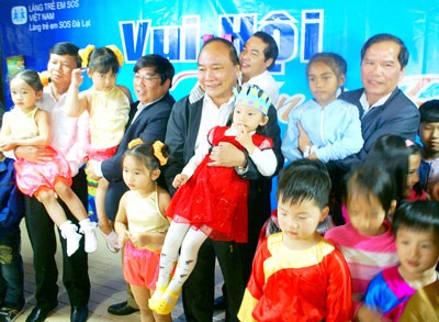 Deputy Prime Minister visits SOS children’s village  - ảnh 1