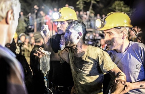  Violence breaks out in Turkey in wake of coal mine explosion  - ảnh 1