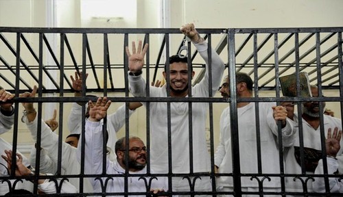  Egypt court acquits nearly 170 Morsi supporters  - ảnh 1