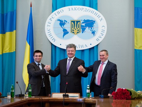 Ukraine appoints new Foreign Minister and Prosecutor General  - ảnh 1