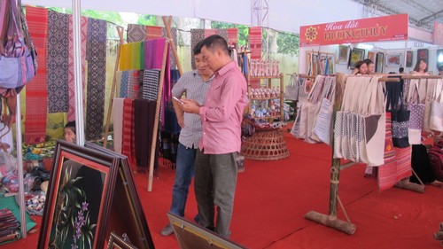 Vietnam Traditional Craft Village Tourism Festival 2016 at Thang Long Imperial Citadel  - ảnh 10