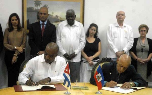 Cuba y Haití fortalecen cooperación con la firma de 8 convenios  - ảnh 1