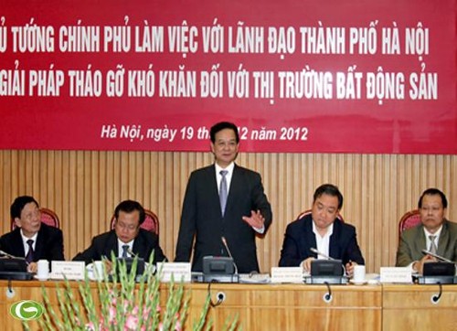 Primer ministro llama a transparentar el mercado inmobiliario de Hanói - ảnh 1