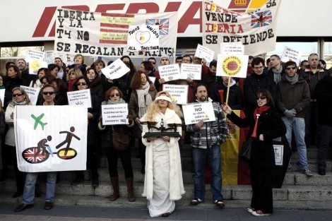 Los sindicatos de Iberia convocan 15 días de huelga  - ảnh 1