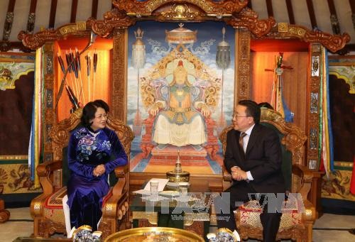 Vietnam y Mongolia aspiran robustecer sus relaciones en todos los sectores - ảnh 2
