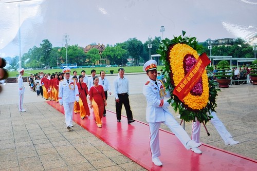 Homenaje al presidente Ho Chi Minh en el Día de la Independencia Nacional - ảnh 2