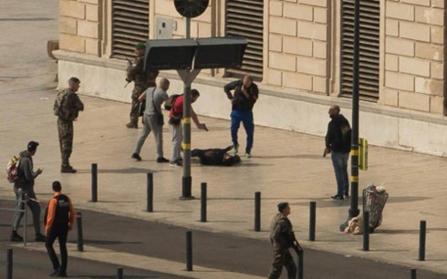Francia aprueba la nueva ley antiterrorista con apoyo mayoritario - ảnh 1
