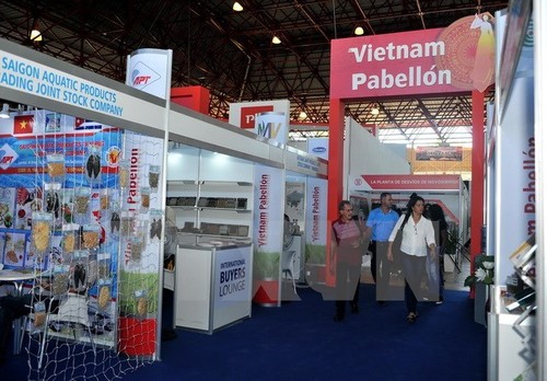 Presentan productos vietnamitas en La Habana - ảnh 1