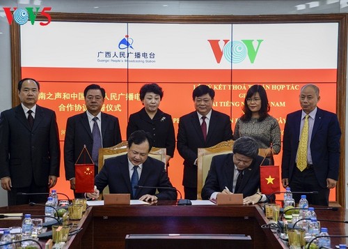 La VOV y la Radio Popular de Guangxi firman un nuevo tratado de cooperación - ảnh 1