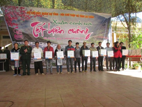 Posibilitan un feliz festejo del Tet a grupos étnicos del noroeste de Vietnam - ảnh 1