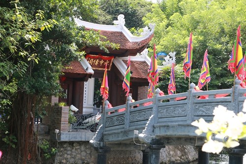 En el Año del Perro visitar el Templo de este animal en Hanói - ảnh 1