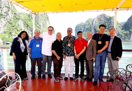 Delegados de la Asosai visitan la bahía de Ha Long - ảnh 1