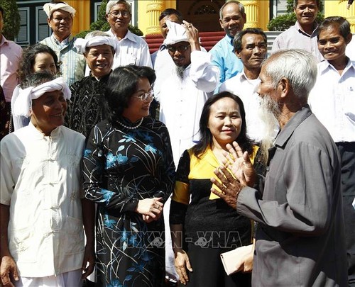 Vicepresidenta se reúne con compatriotas étnicos de Ninh Thuan - ảnh 1