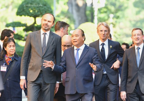 Primer ministro de Vietnam recibe a su homólogo francés - ảnh 1