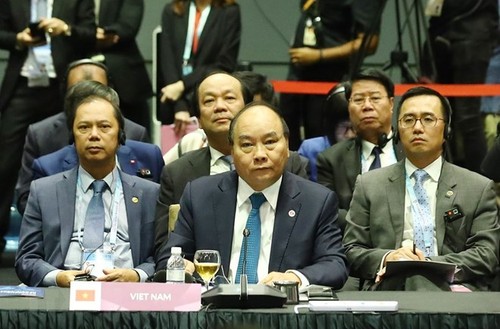 Premier de Vietnam asiste a cumbres de Asean con Japón, Rusia y Corea del Sur - ảnh 2