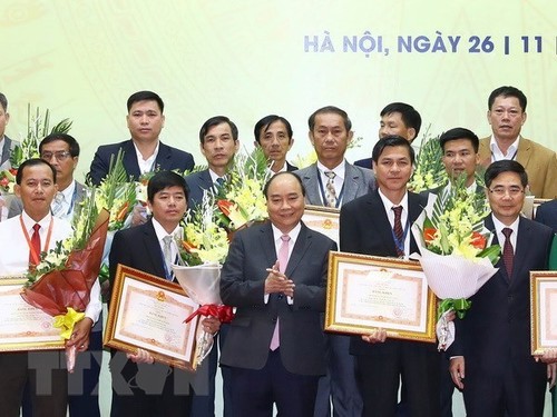 Honran a los individuos y colectivos vietnamitas más destacados en desarrollo agrícola - ảnh 1