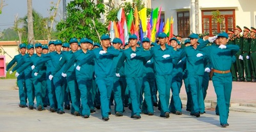 Parlamentarios vietnamitas aportan opiniones a enmiendas de Ley de Milicia de Autodefensa - ảnh 1