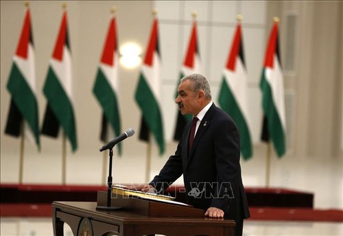 Abbas juramenta al nuevo gobierno de la Autoridad Palestina - ảnh 1